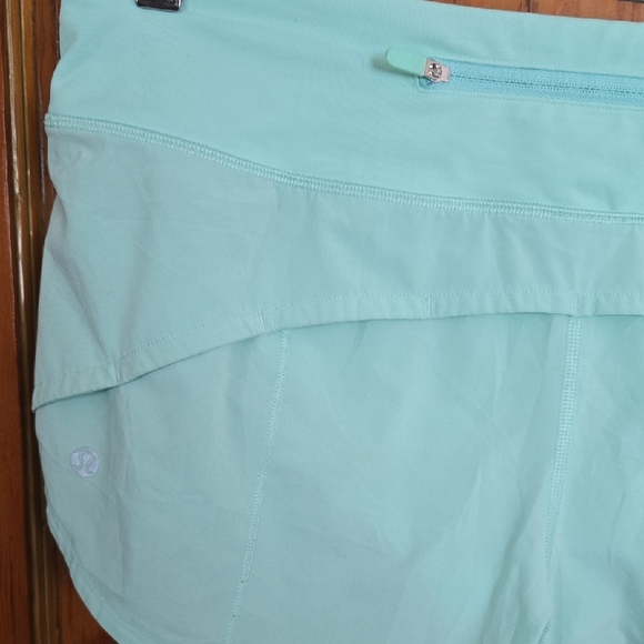 Lululemon Speed Up Short *2.5" Blue Glow Size 8 - Picture 3 of 4